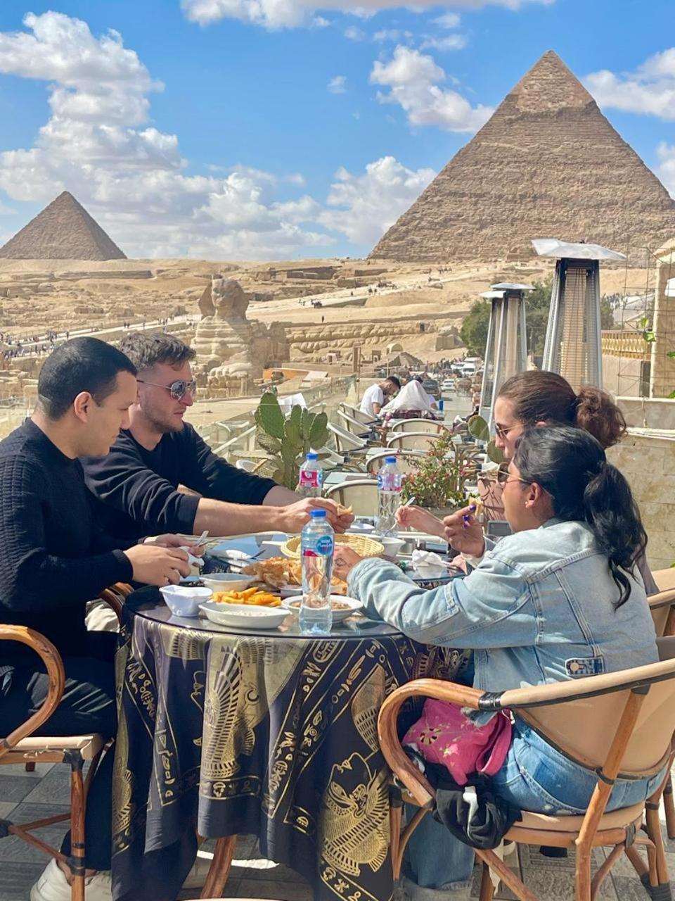 Queen Cleopatra Pyramids View Kafret el-Gabal Kültér fotó
